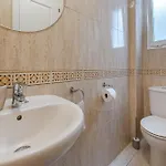 2 Bdr Cozy Ap In Apartman *